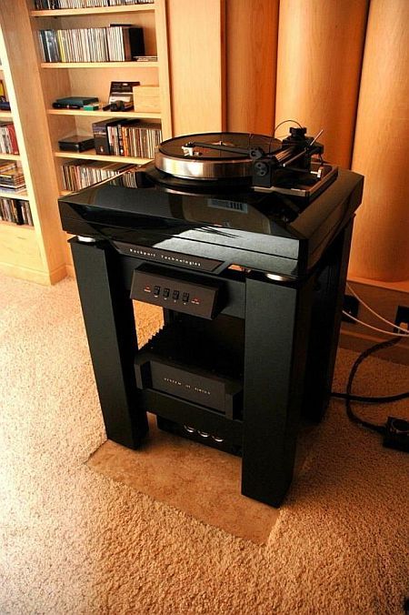 1251280073 102 FT17947 Audio Room 04